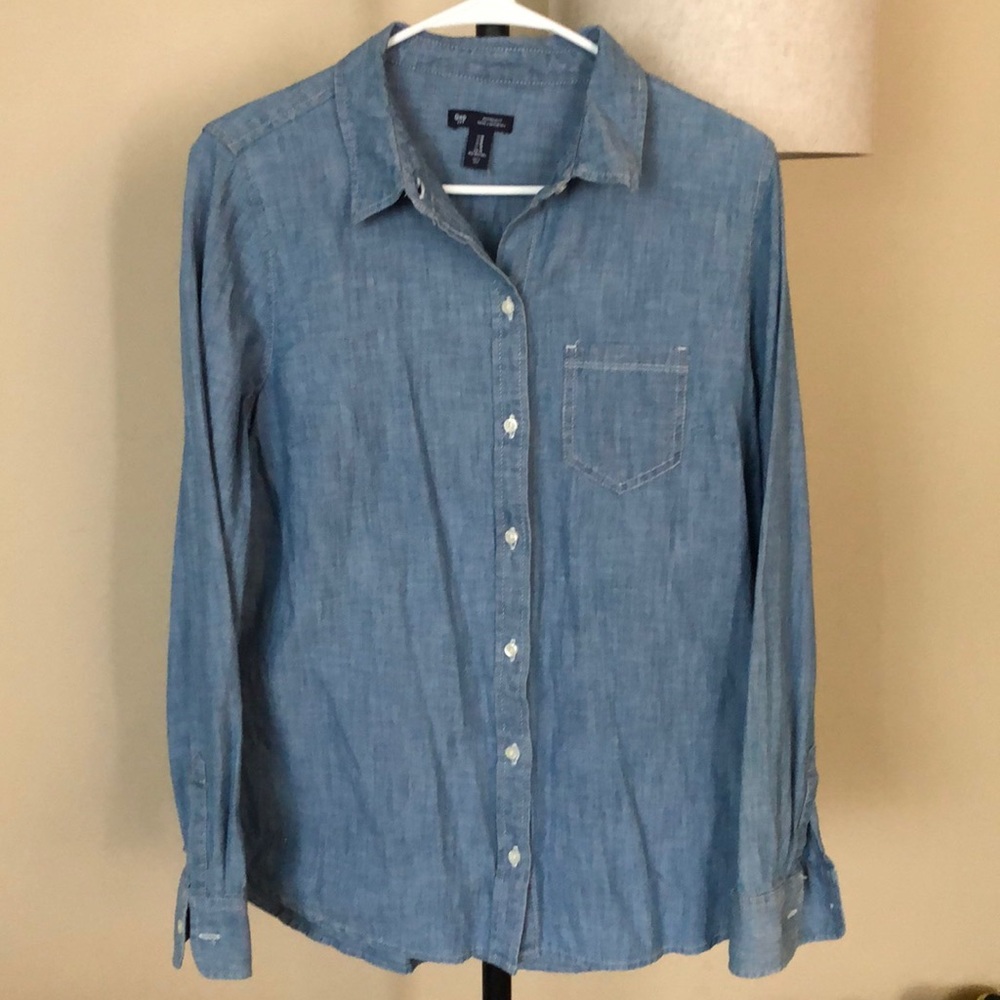 Gap chambray boyfriend button down M